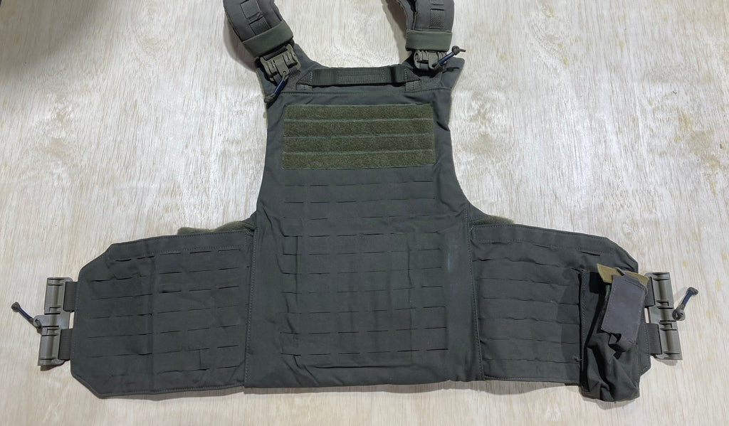 First Spear Armor Carrier Medium #6. Siege-R Optimized. No Armor Included. Light usage.