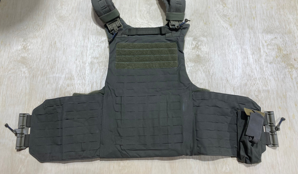 First Spear Armor Carrier Medium #6. Siege-R Optimized. No Armor Included. Light usage.
