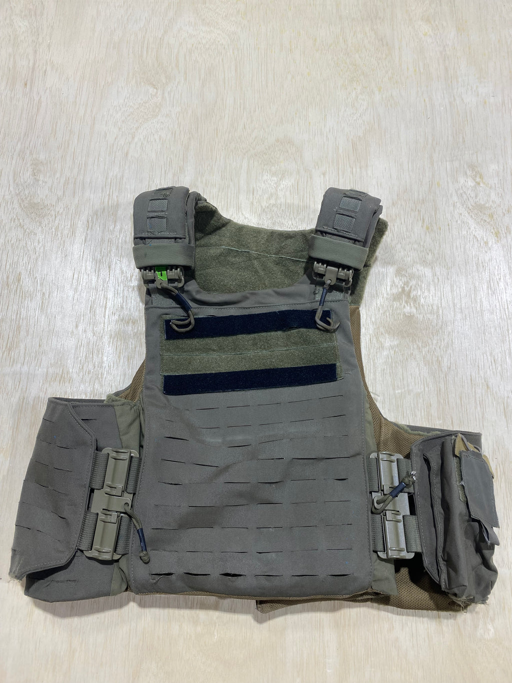 First Spear Armor Carrier Medium #7. Siege-R Optimized. No Armor Included. Light usage.