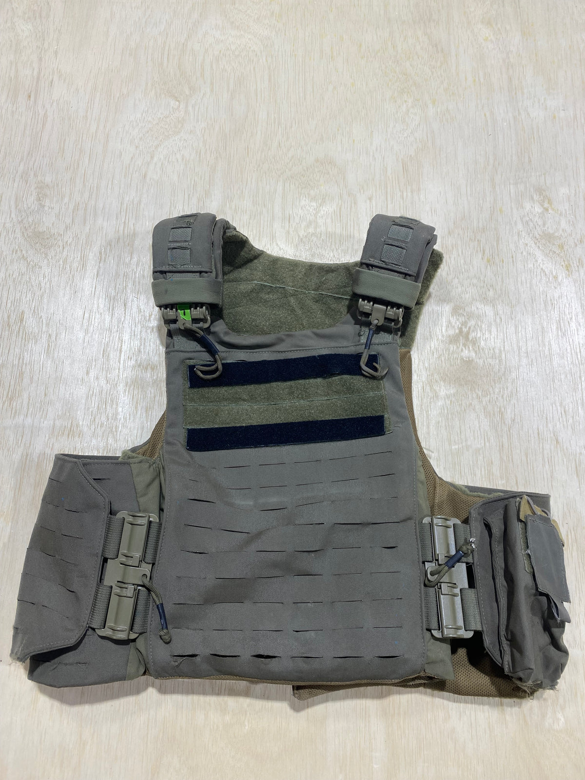 First Spear Armor Carrier Medium #7. Siege-R Optimized. No Armor Included. Light usage.
