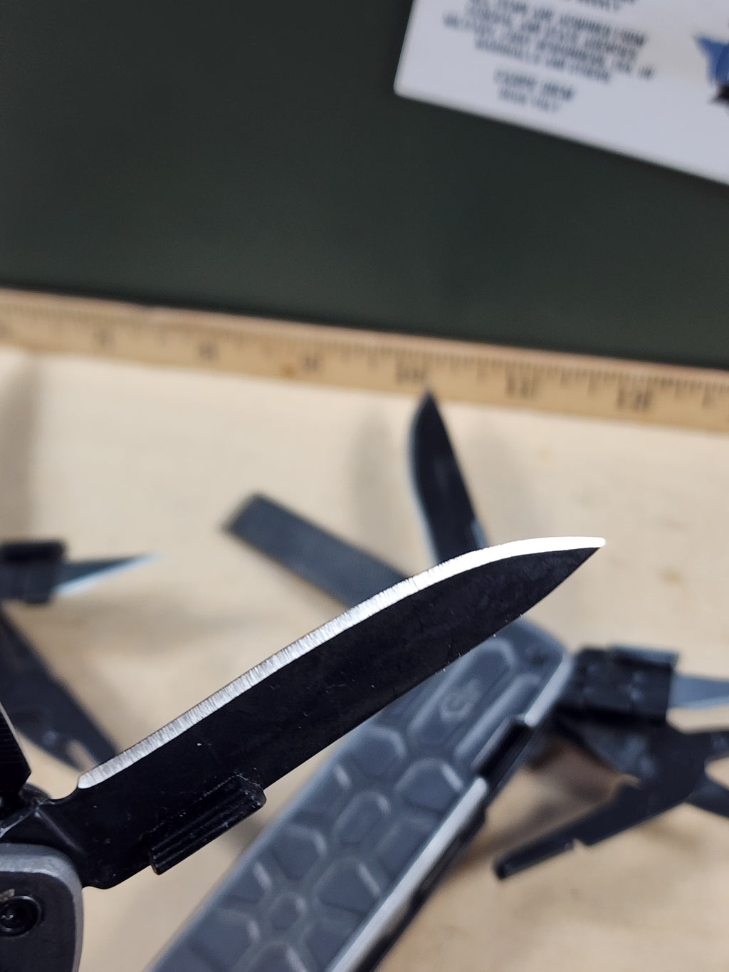 GERBER Lockdown Pry Multitool - Light Usage