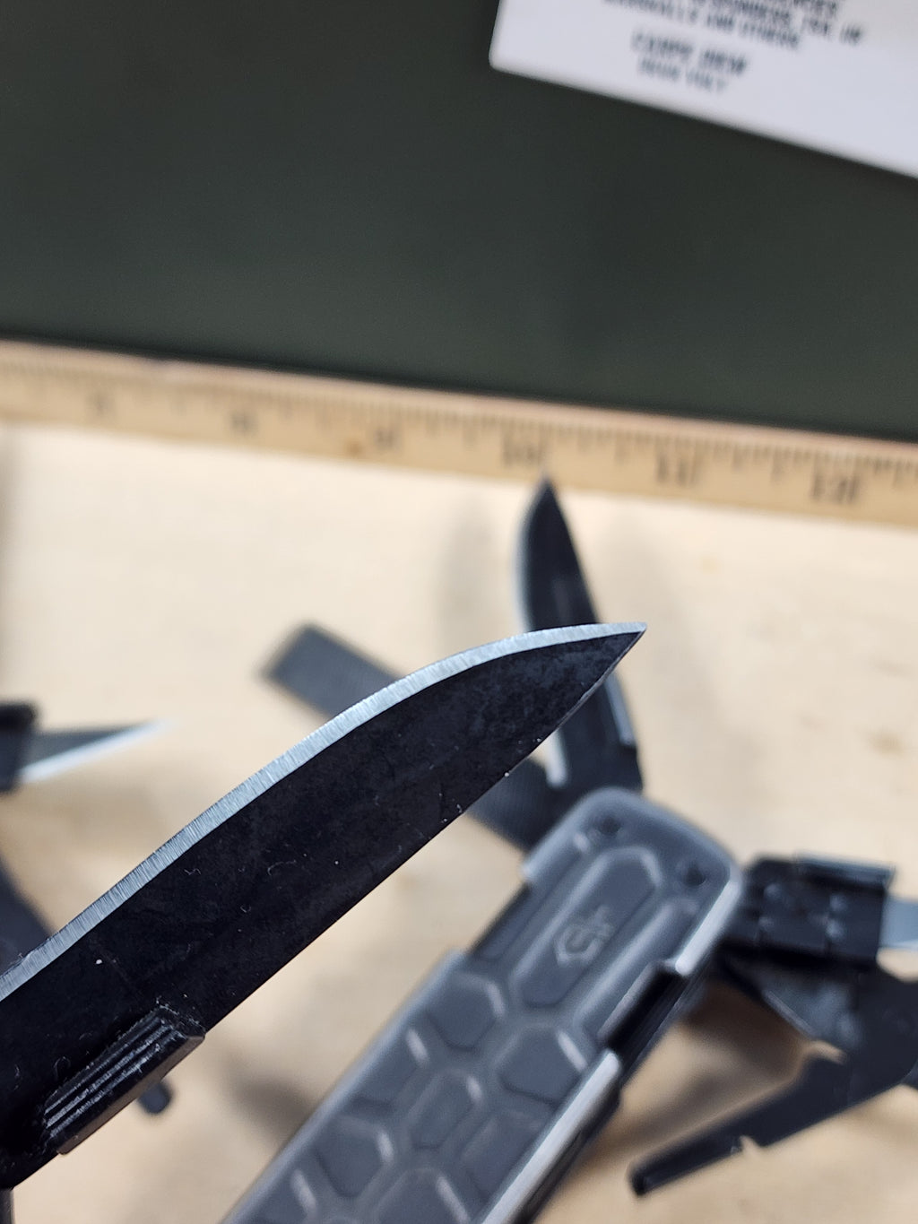GERBER Lockdown Pry Multitool - Light Usage