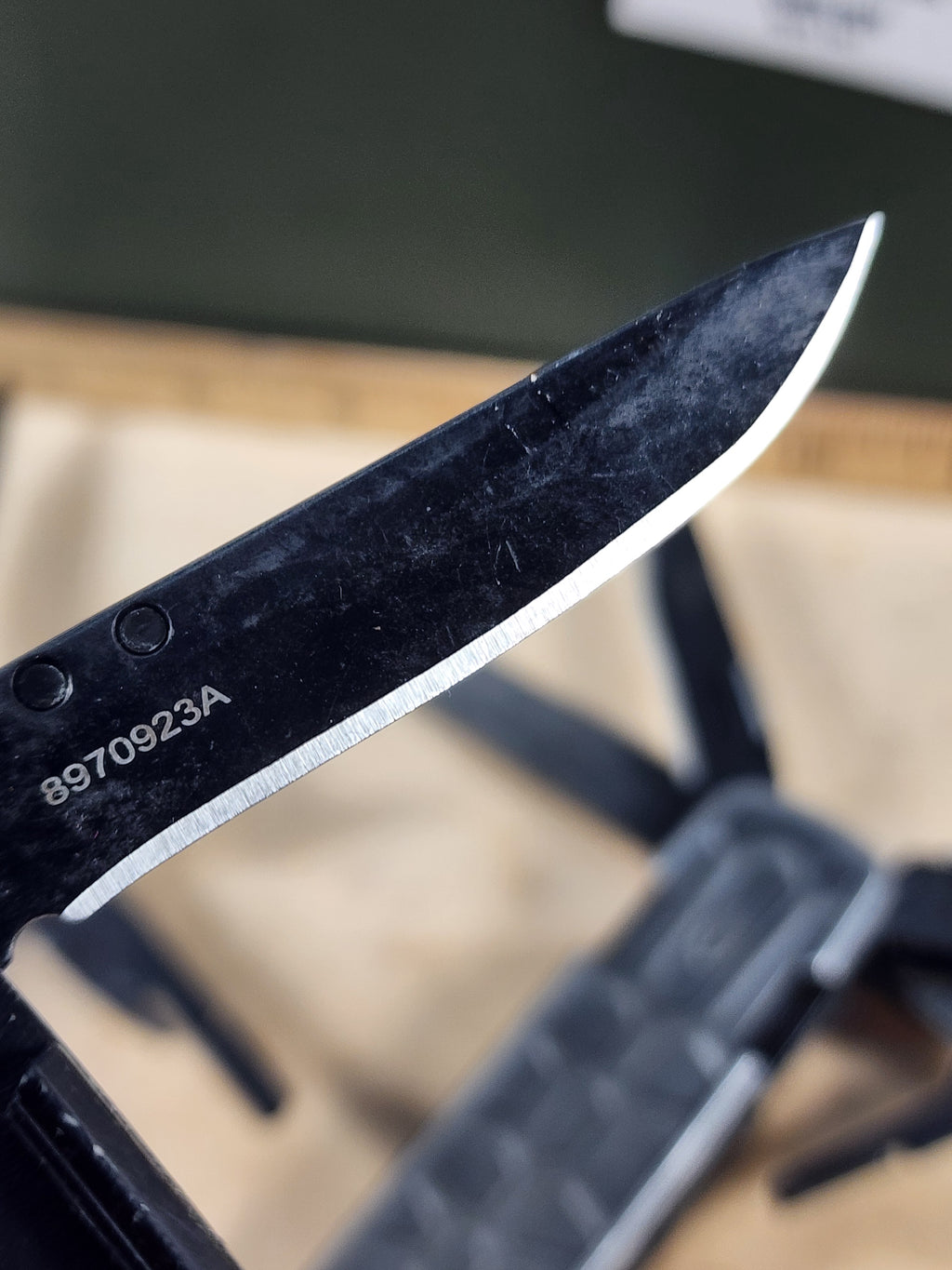 GERBER Lockdown Pry Multitool - Light Usage