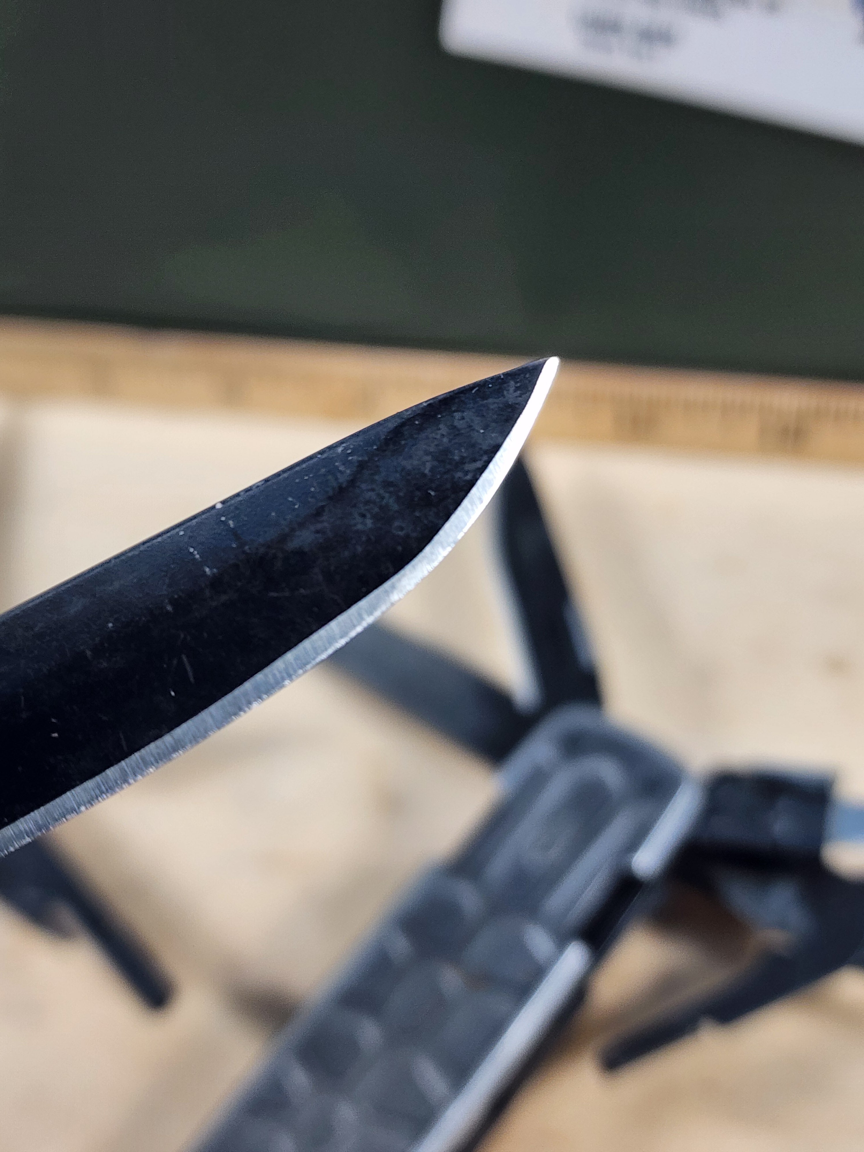 GERBER Lockdown Pry Multitool - Light Usage