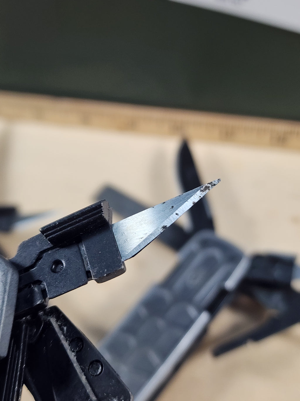 GERBER Lockdown Pry Multitool - Light Usage