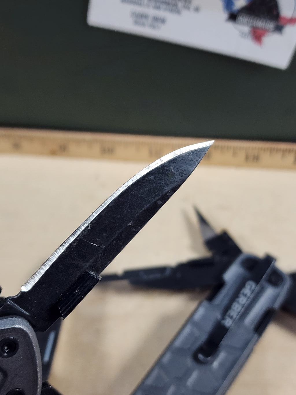 GERBER Lockdown Pry Multitool - Light Usage