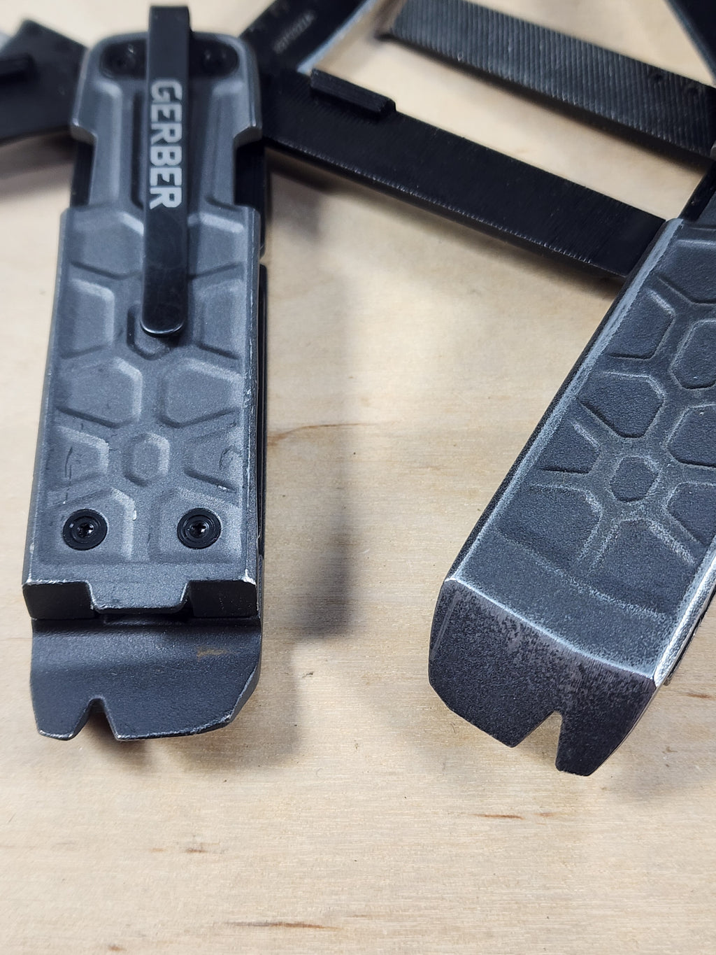 GERBER Lockdown Pry Multitool - Light Usage