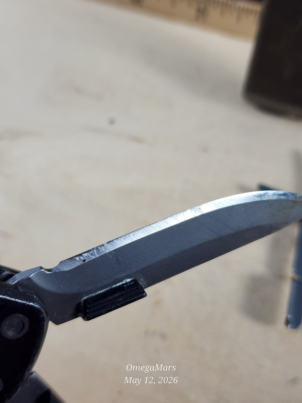 GERBER Lockdown Slim Pry Multitool - Light Usage