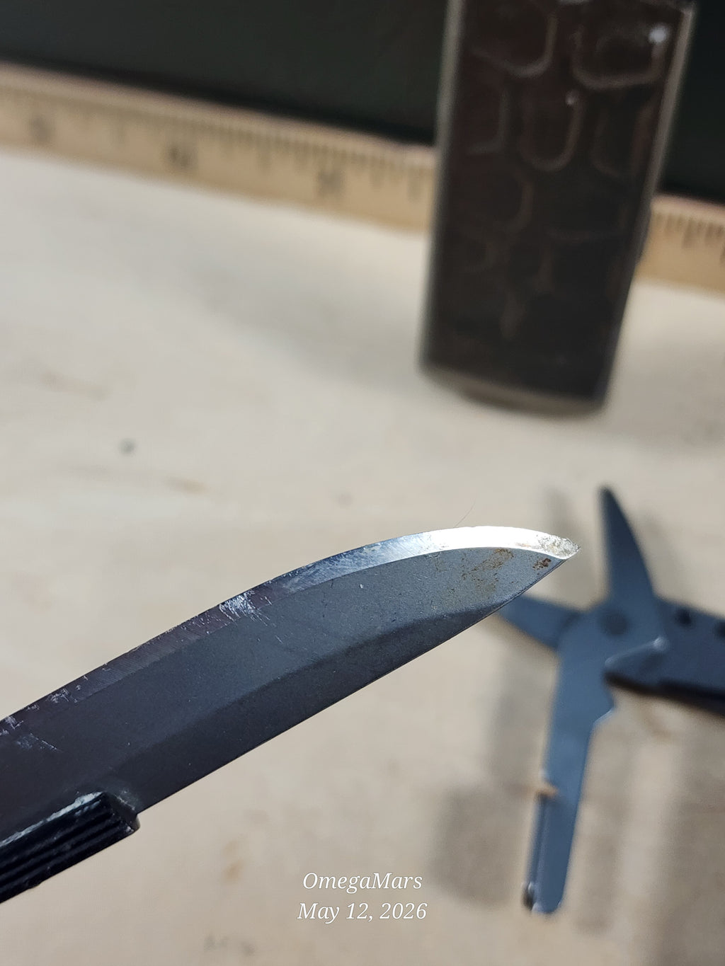 GERBER Lockdown Slim Pry Multitool - Light Usage