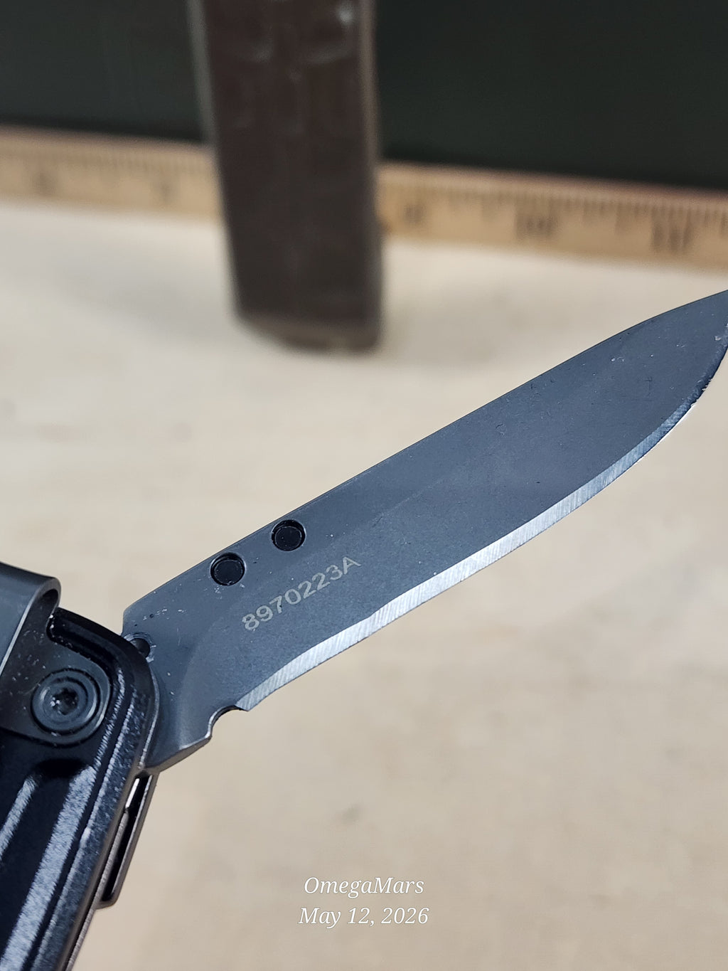 GERBER Lockdown Slim Pry Multitool - Light Usage