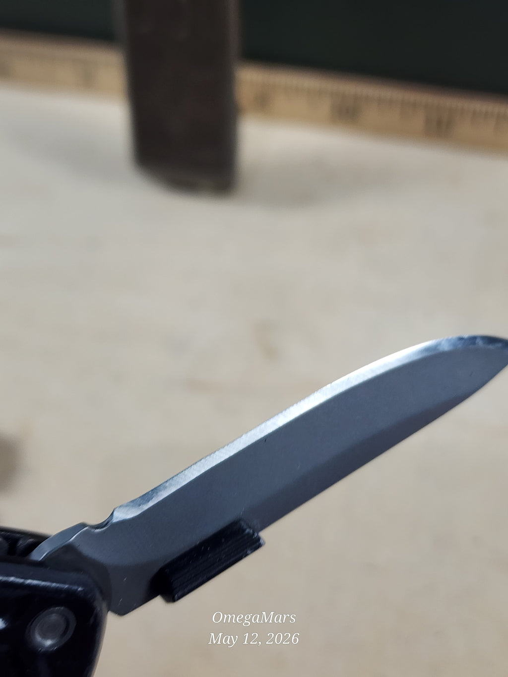 GERBER Lockdown Slim Pry Multitool - Light Usage
