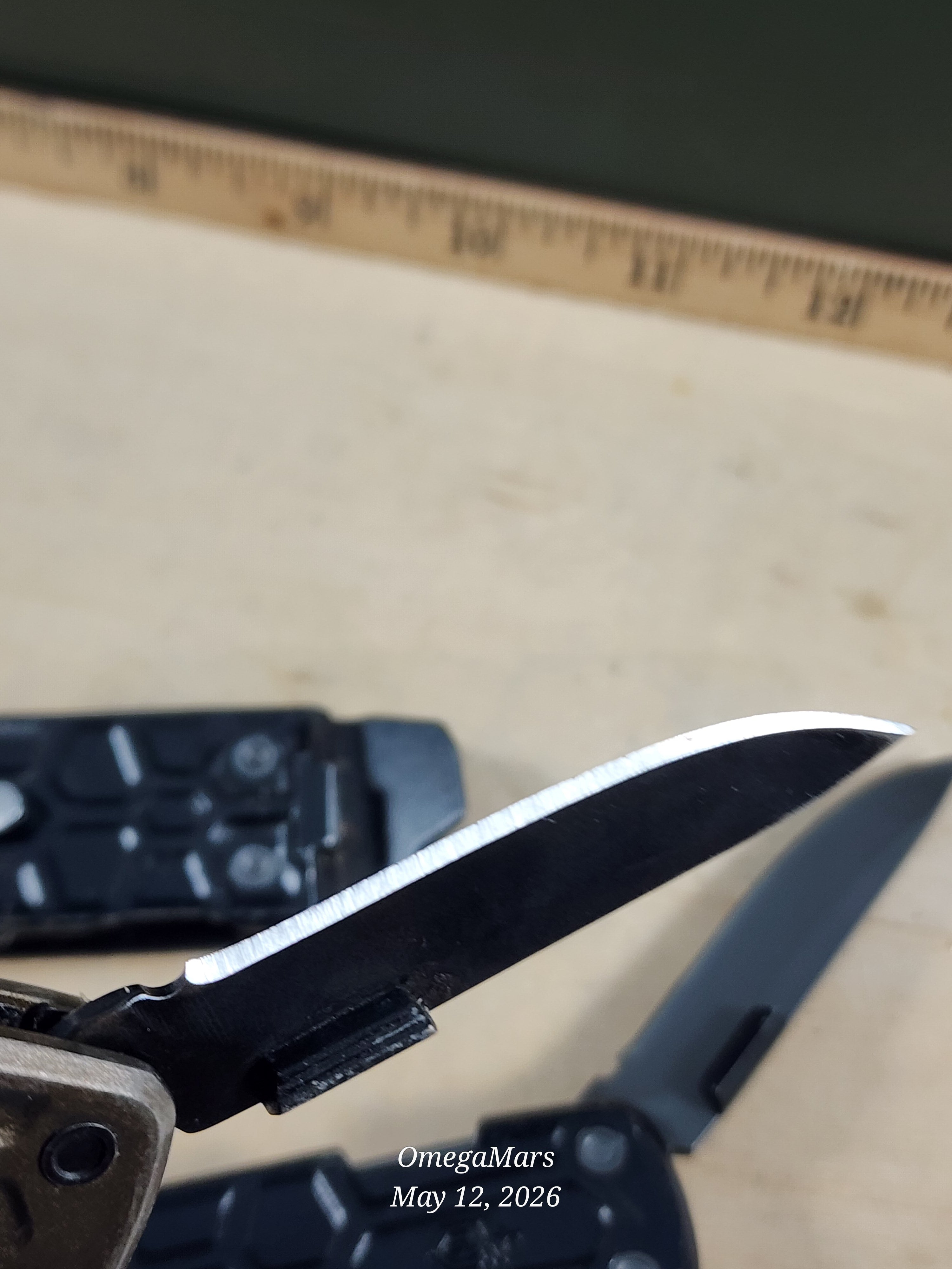 GERBER Lockdown Slim Pry Multitool - Light Usage