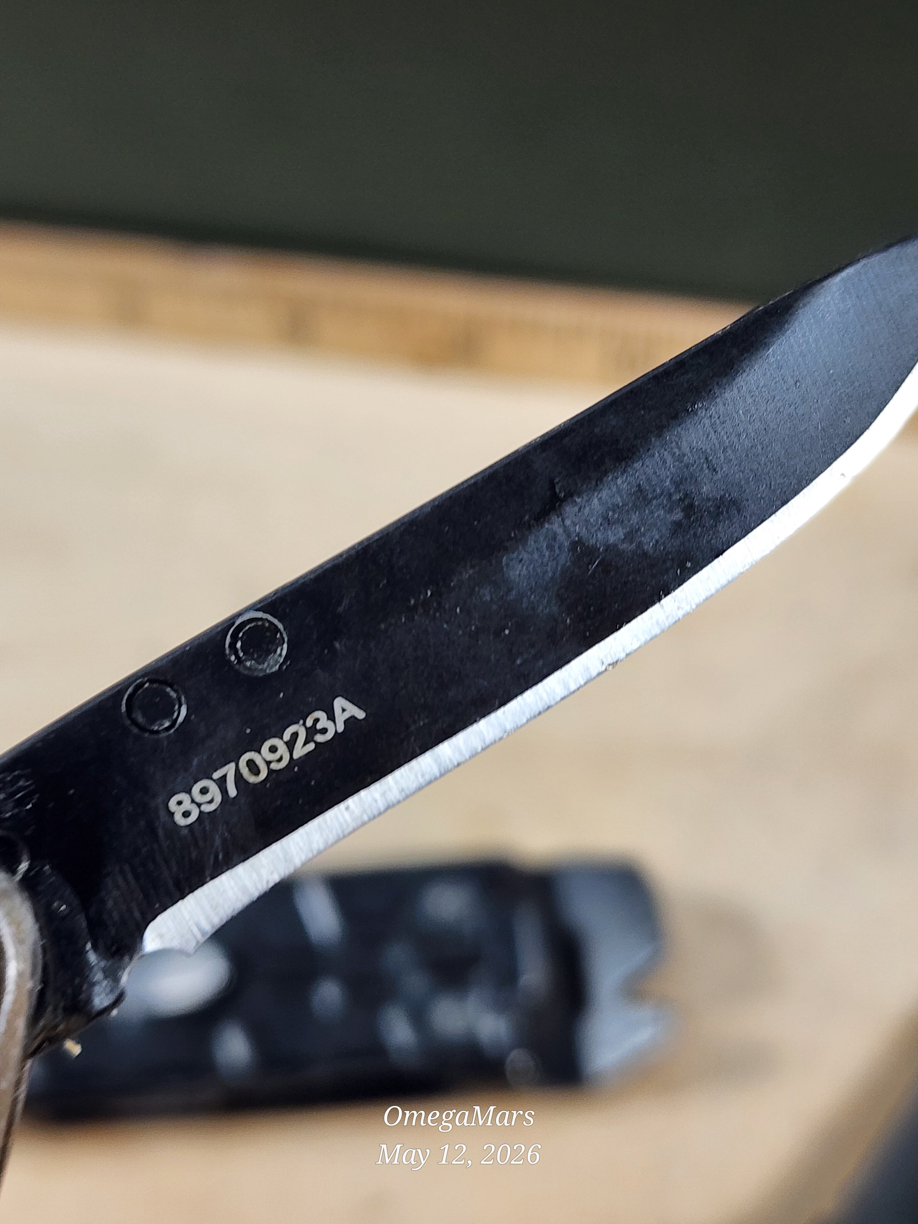 GERBER Lockdown Slim Pry Multitool - Light Usage