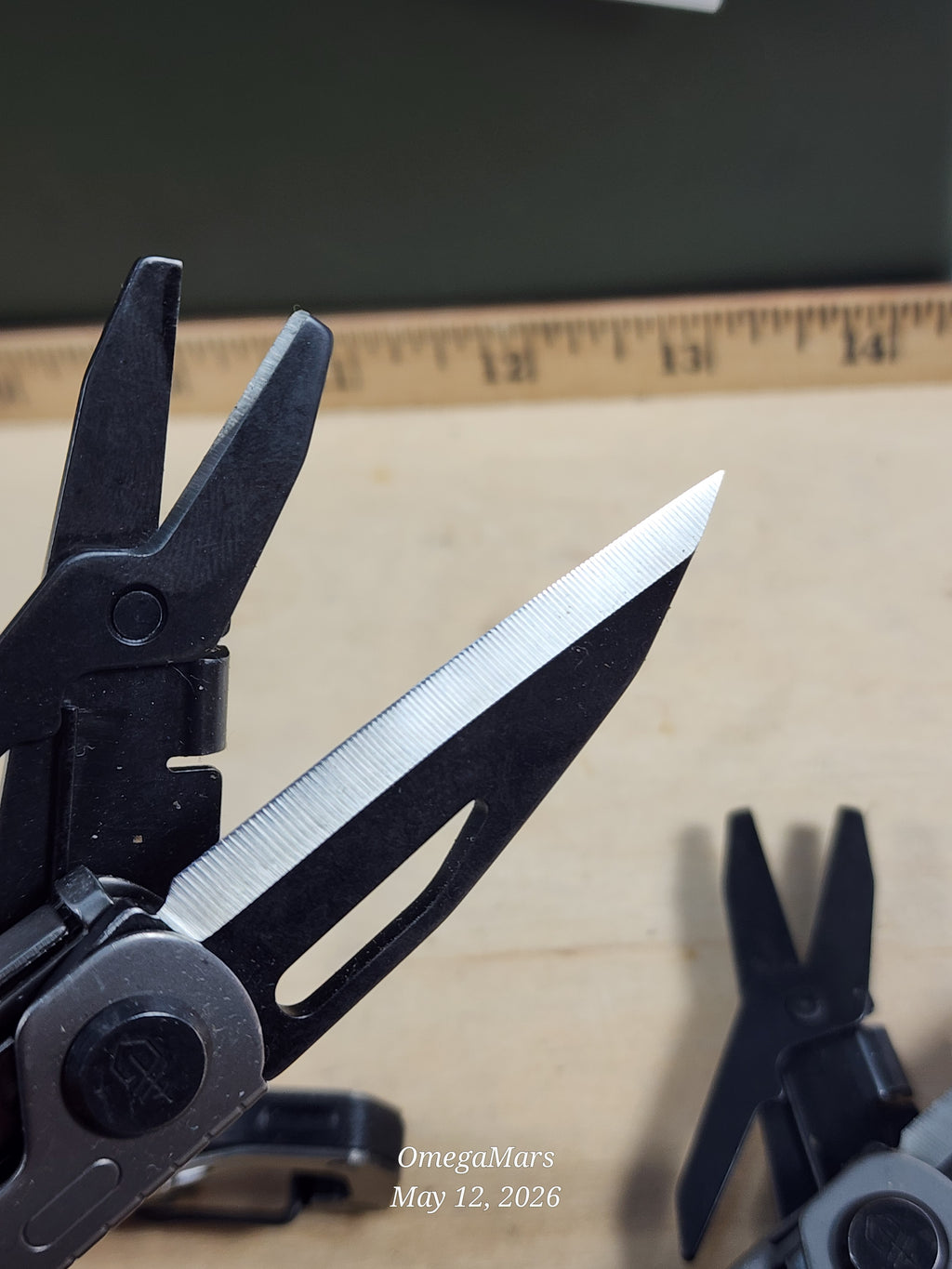 GERBER Stakeout Graphite Multitool - Light Usage