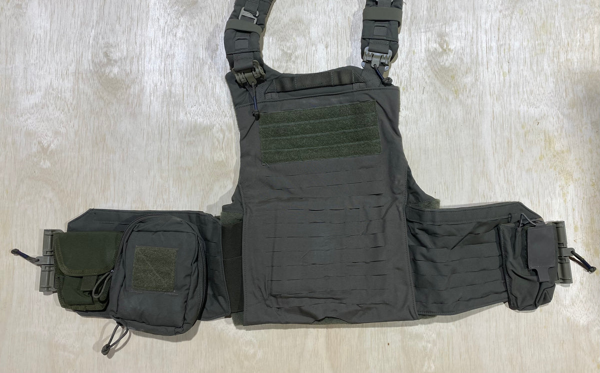 First Spear Armor Carrier Large #10. Siege-R Optimized. No Armor Included. Light usage.