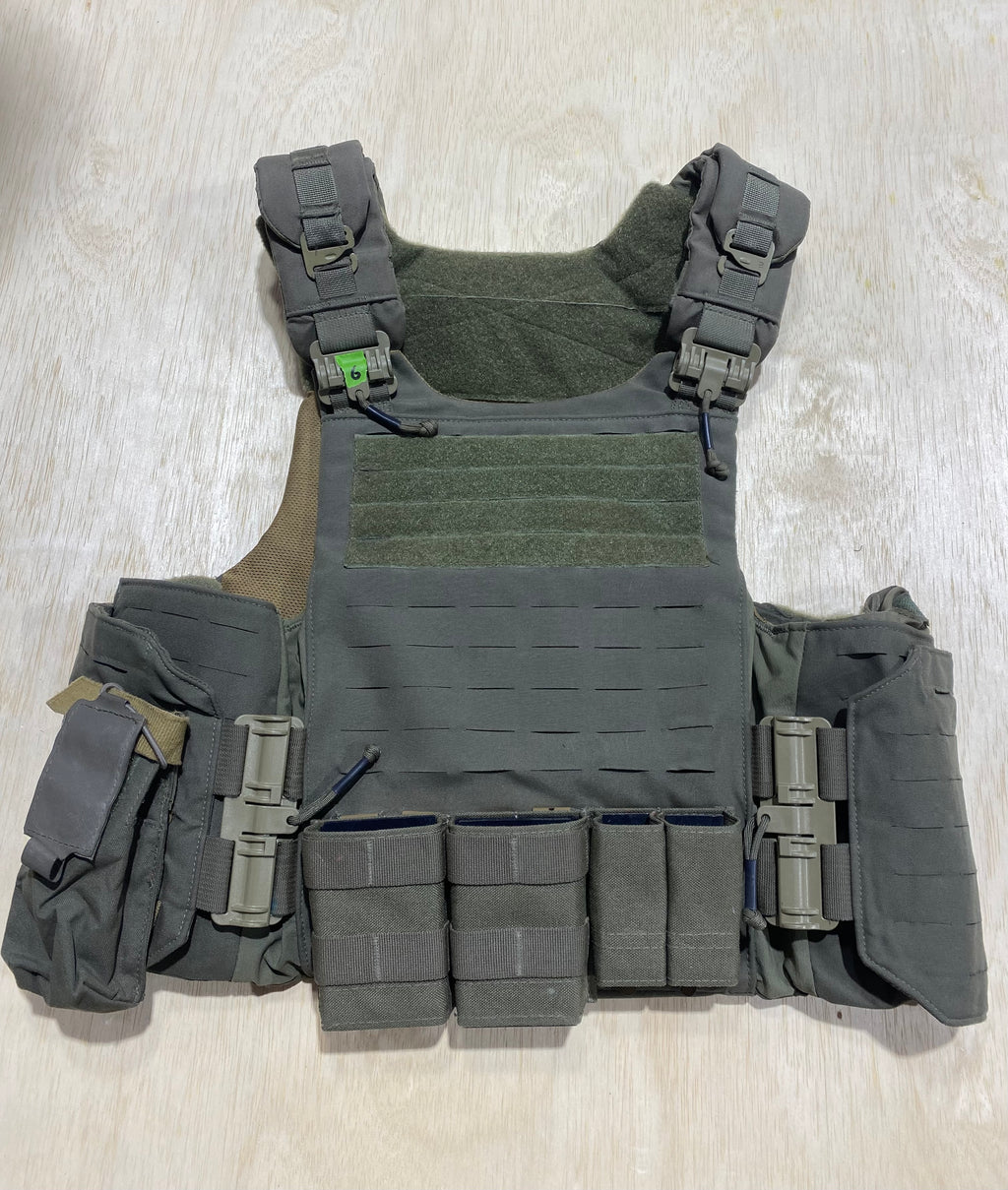 First Spear Armor Carrier Medium #6. Siege-R Optimized. No Armor Included. Light usage.