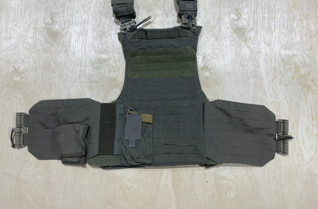 First Spear Armor Carrier Small #9. Siege-R Optimized. No Armor Included. Light usage.