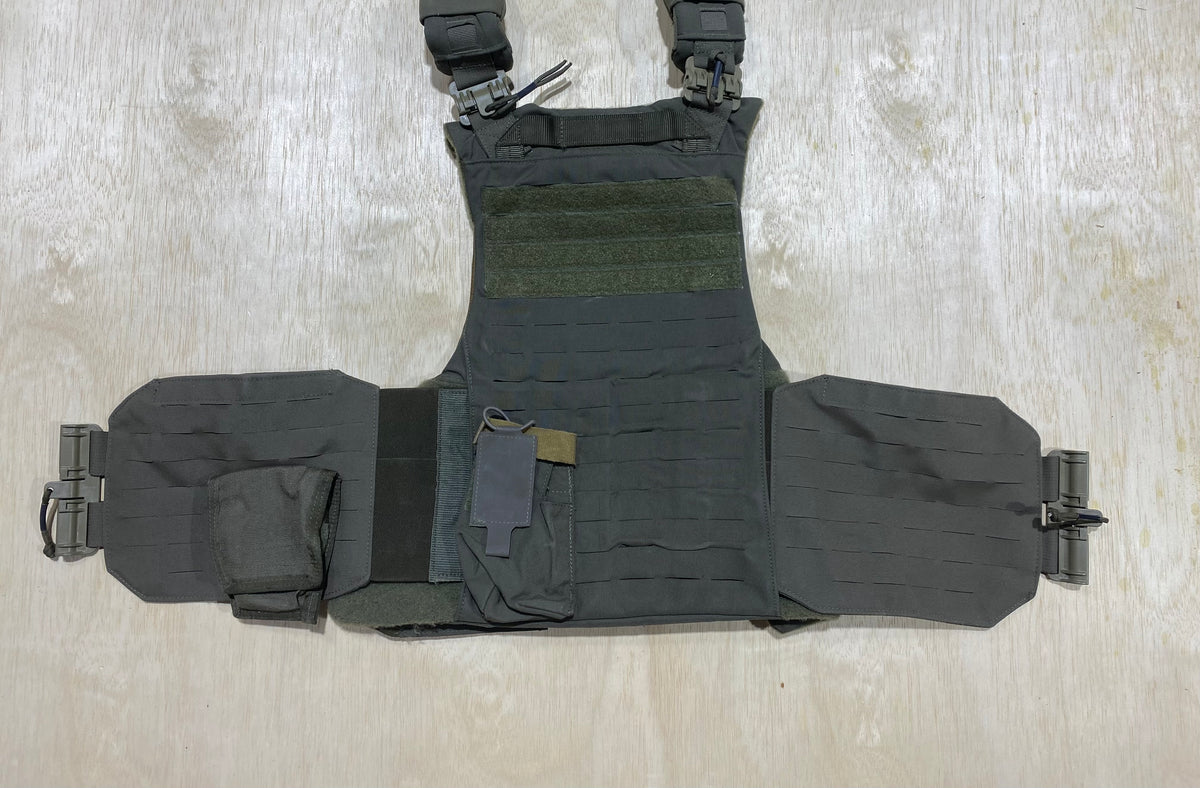 First Spear Armor Carrier Small #9. Siege-R Optimized. No Armor Included. Light usage.