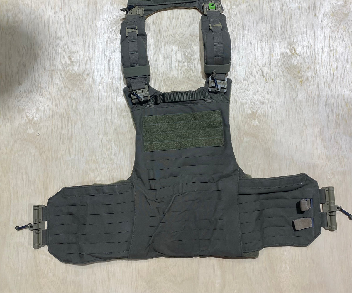 First Spear Armor Carrier Medium #1. Siege-R Optimized. No Armor Included. Feels & Look Brand New.