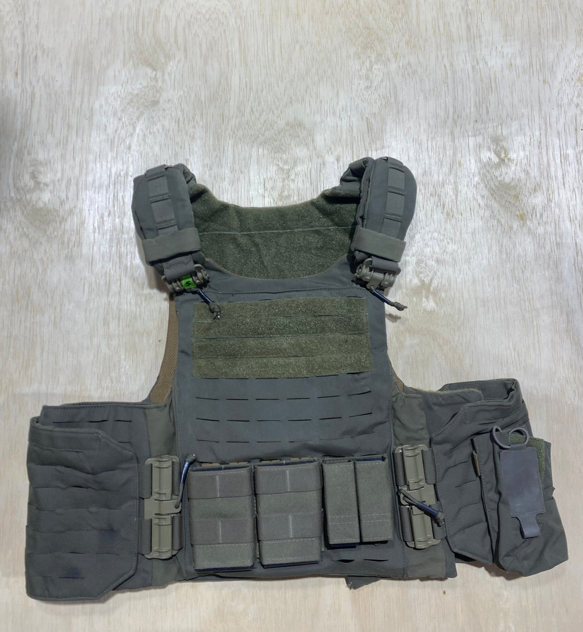 First Spear Armor Carrier Medium #5. Siege-R Optimized. No Armor Included. Light usage.