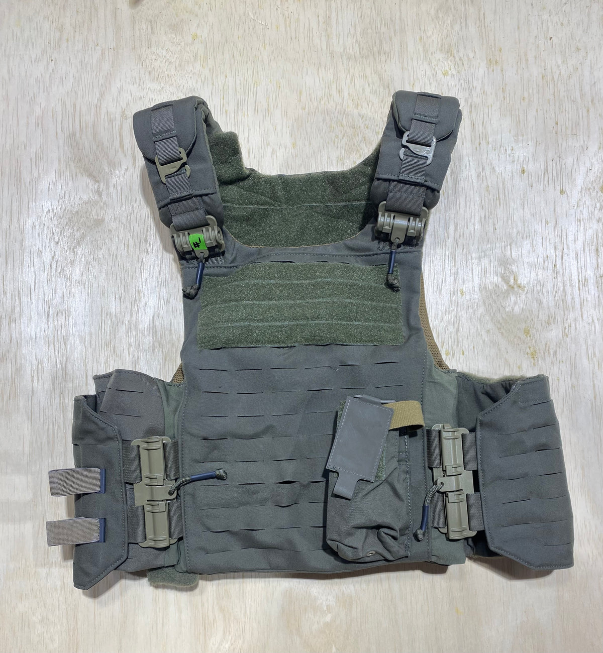 First Spear Armor Carrier Medium #1. Siege-R Optimized. No Armor Included. Feels & Look Brand New.
