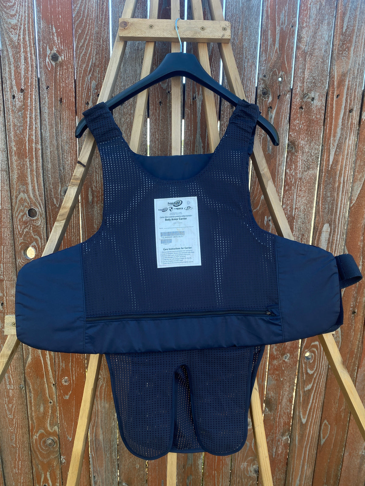 Point Blank Concealable Body Armor PACA #BBA10. Size 56 R Color Navy. Looks & feel brand new.