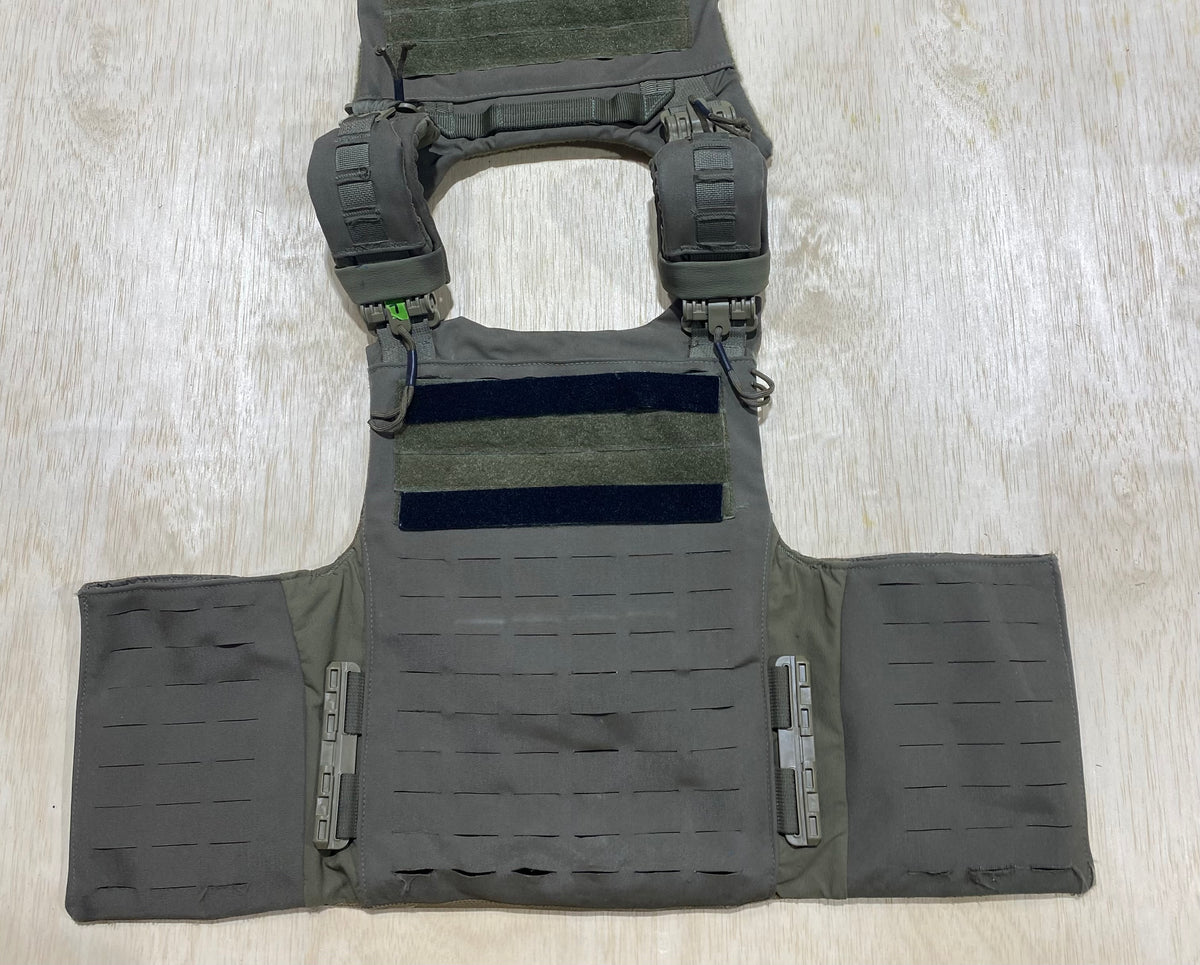 First Spear Armor Carrier Medium #7. Siege-R Optimized. No Armor Included. Light usage.