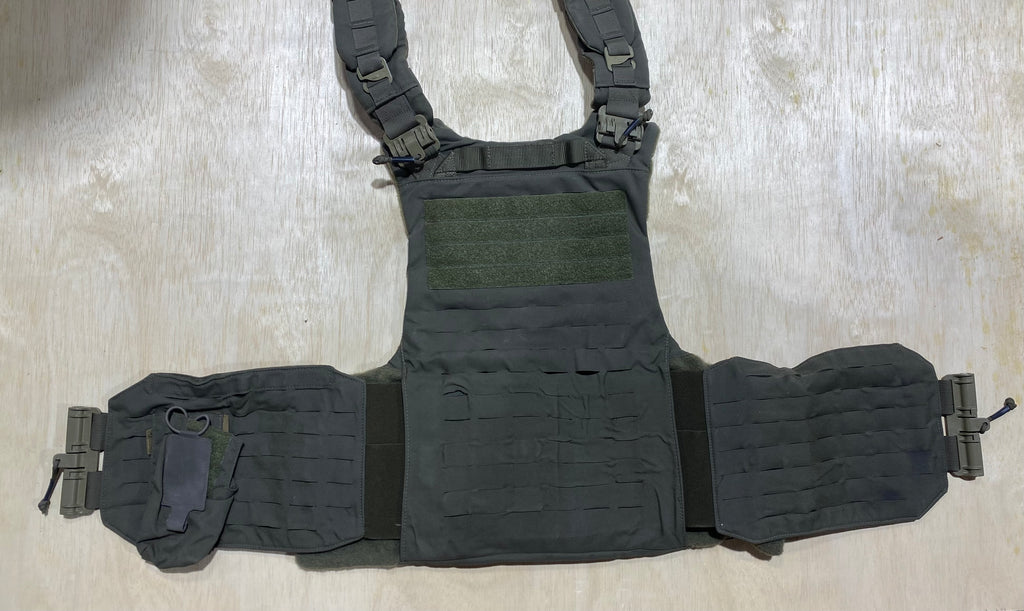 First Spear Armor Carrier Medium #5. Siege-R Optimized. No Armor Included. Light usage.