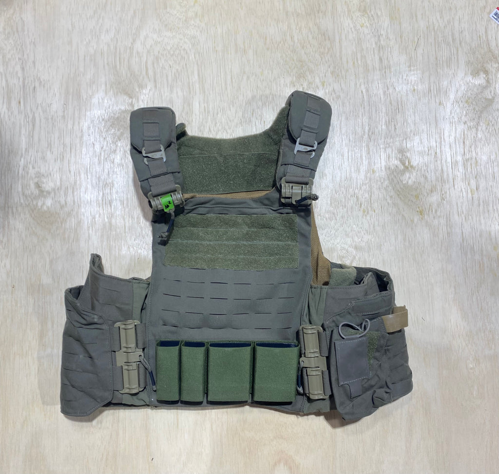 First Spear Armor Carrier Medium #2. Siege-R Optimized. No Armor Included. Light usage.
