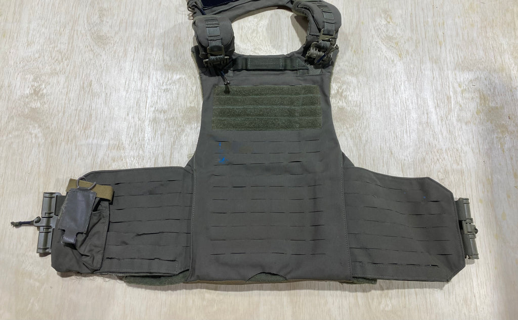 First Spear Armor Carrier Medium #7. Siege-R Optimized. No Armor Included. Light usage.