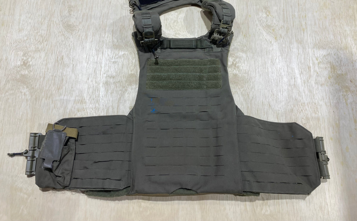 First Spear Armor Carrier Medium #7. Siege-R Optimized. No Armor Included. Light usage.
