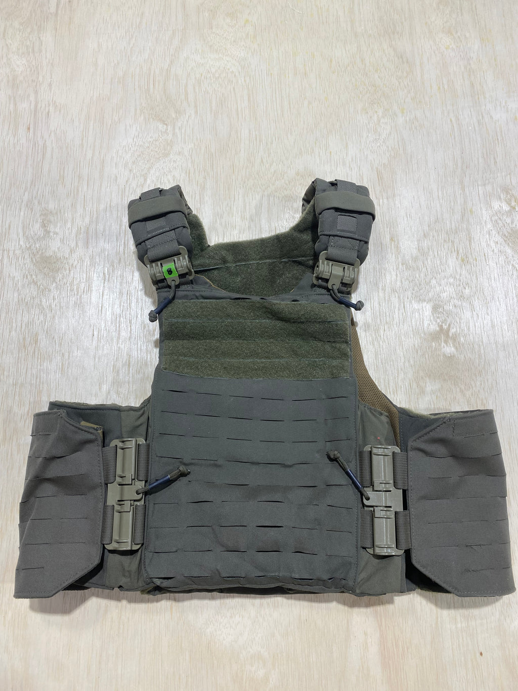 First Spear Armor Carrier Small #8. Siege-R Optimized. No Armor Included. Light usage.