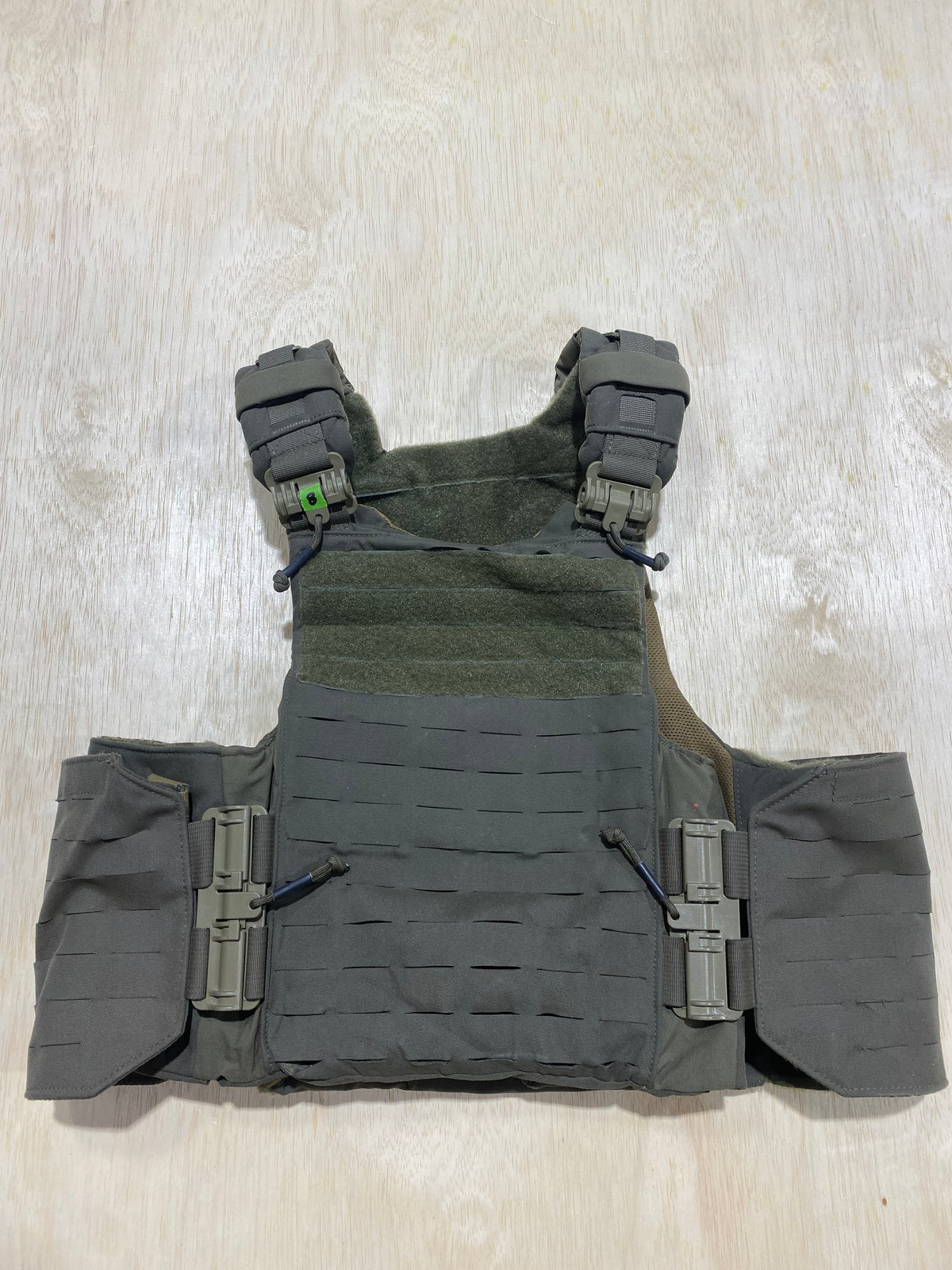 First Spear Armor Carrier Small #8. Siege-R Optimized. No Armor Included. Light usage.