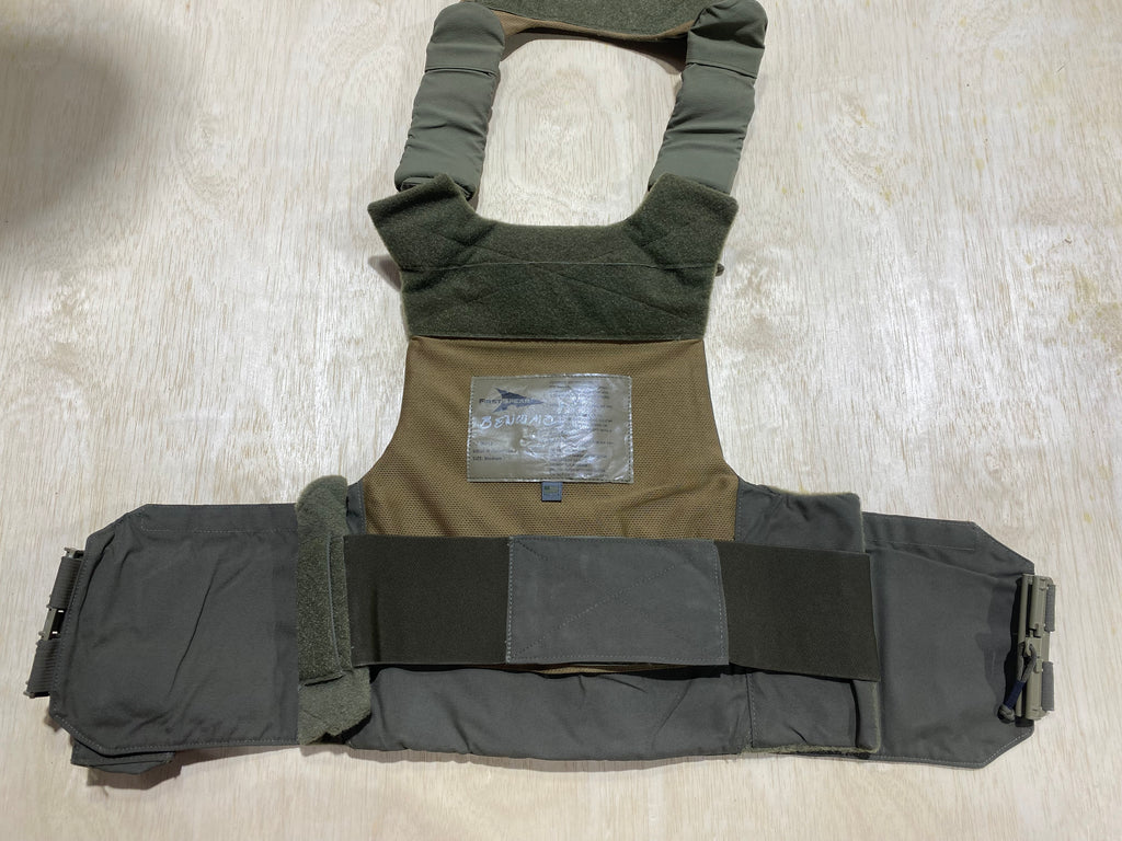 First Spear Armor Carrier Medium #6. Siege-R Optimized. No Armor Included. Light usage.