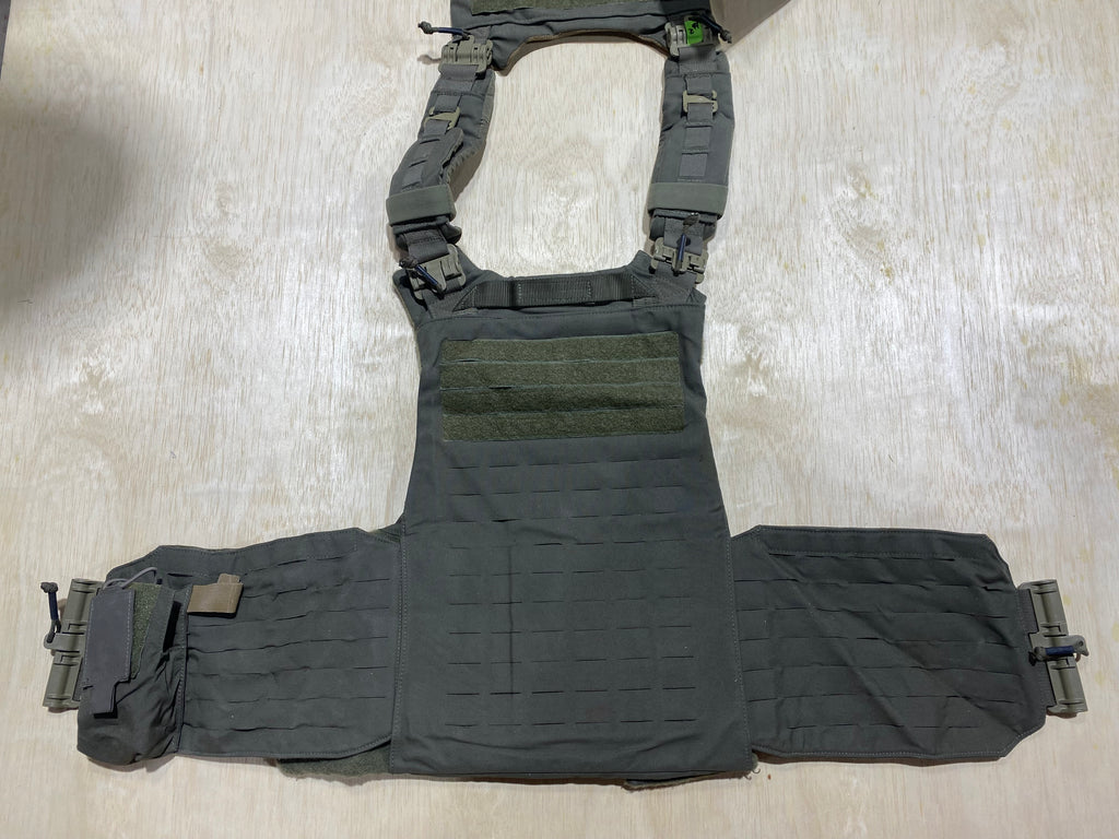First Spear Armor Carrier Medium #2. Siege-R Optimized. No Armor Included. Light usage.