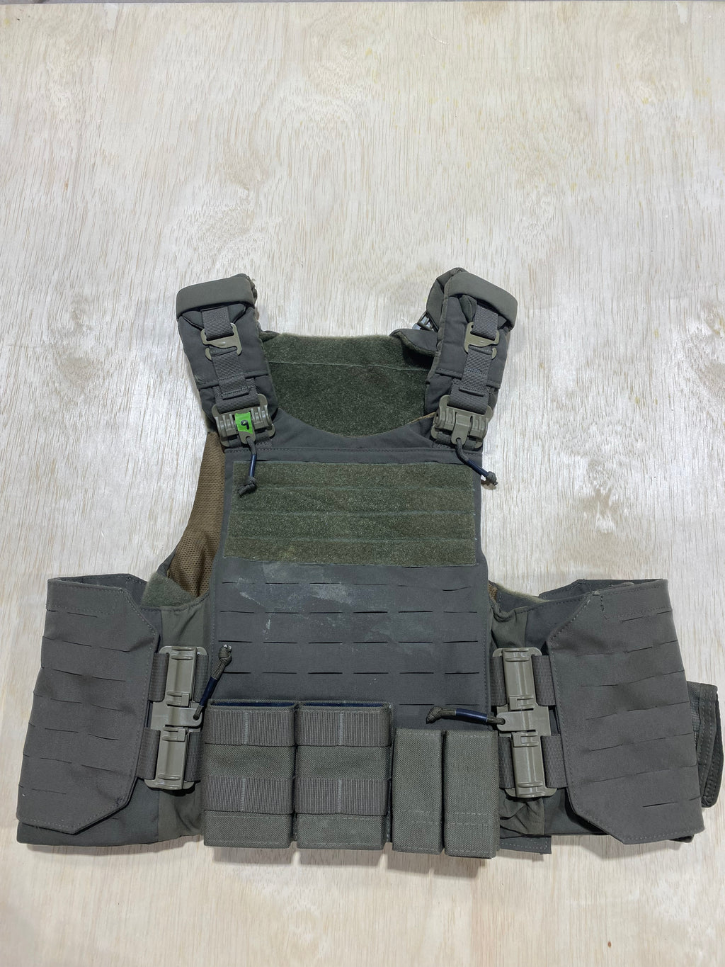 First Spear Armor Carrier Small #9. Siege-R Optimized. No Armor Included. Light usage.