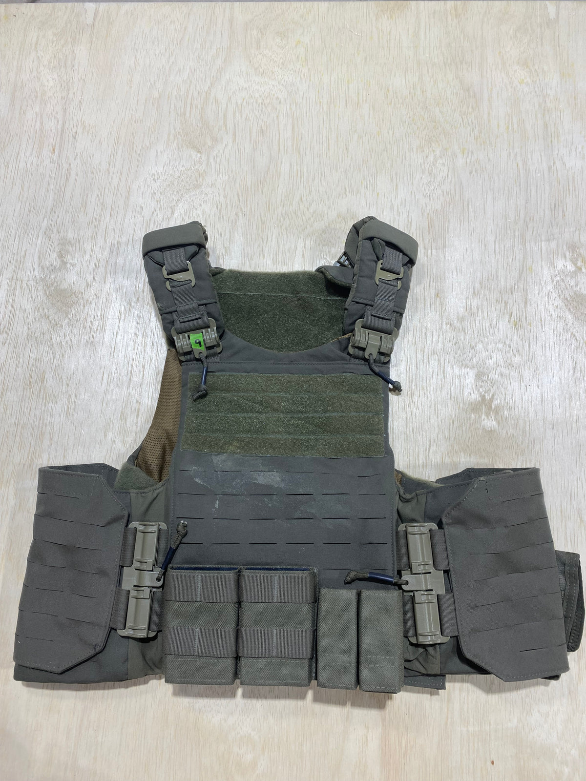 First Spear Armor Carrier Small #9. Siege-R Optimized. No Armor Included. Light usage.