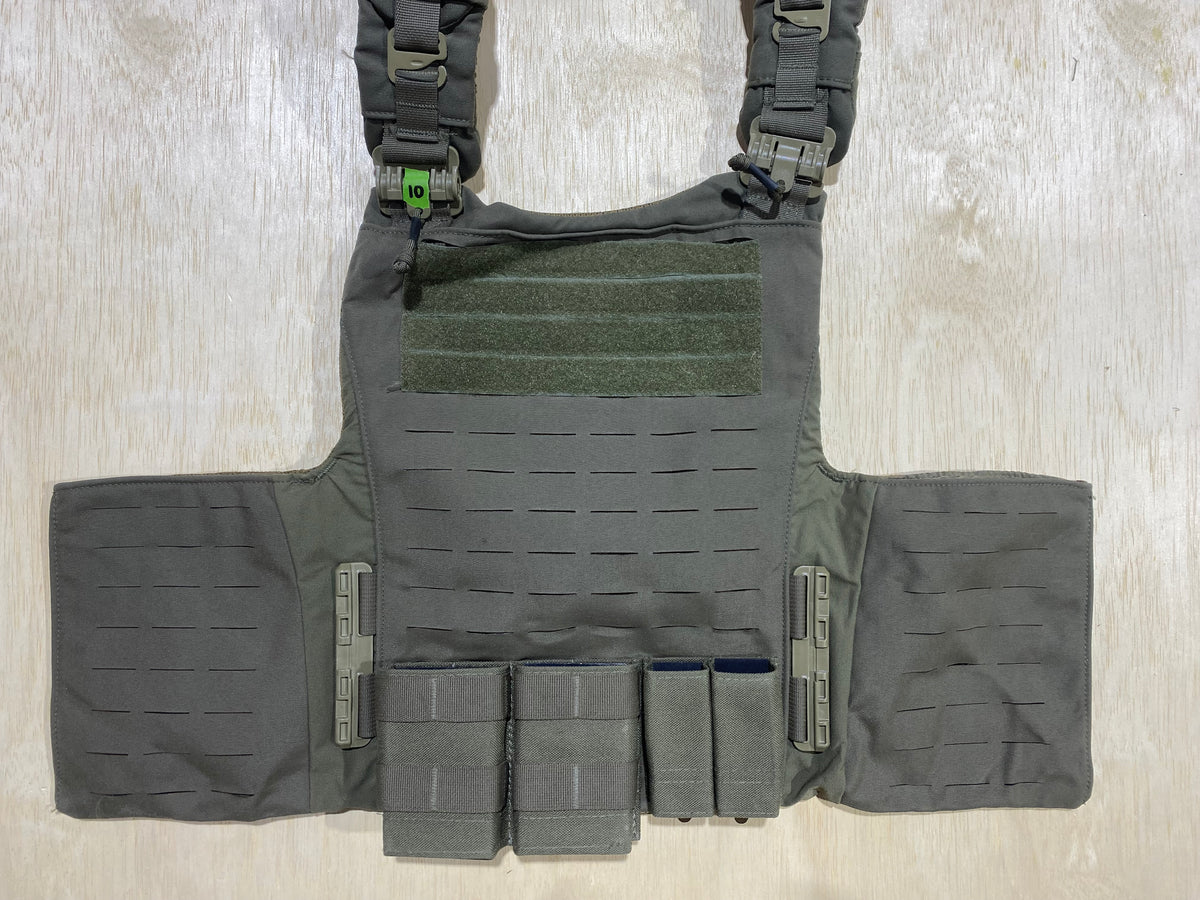 First Spear Armor Carrier Large #10. Siege-R Optimized. No Armor Included. Light usage.