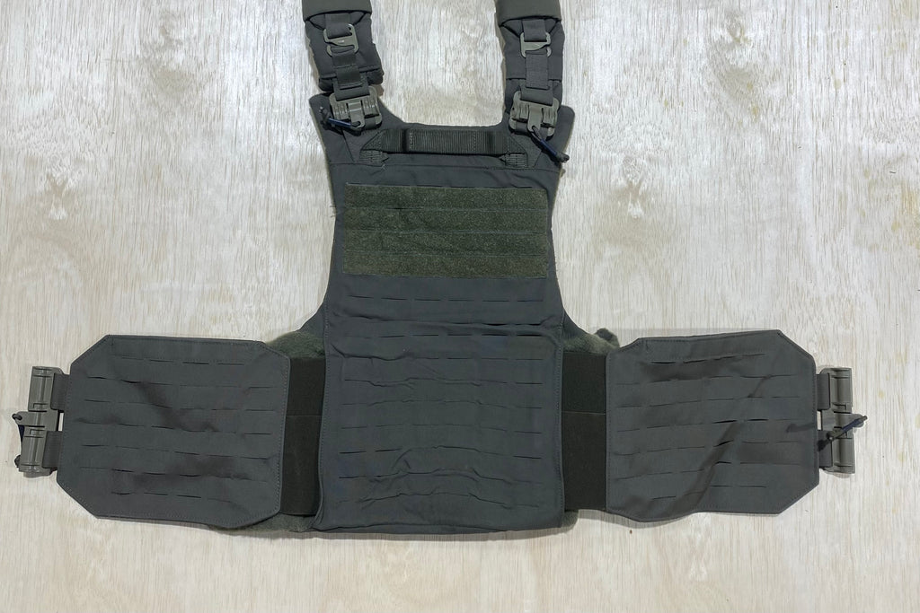 First Spear Armor Carrier Small #8. Siege-R Optimized. No Armor Included. Light usage.