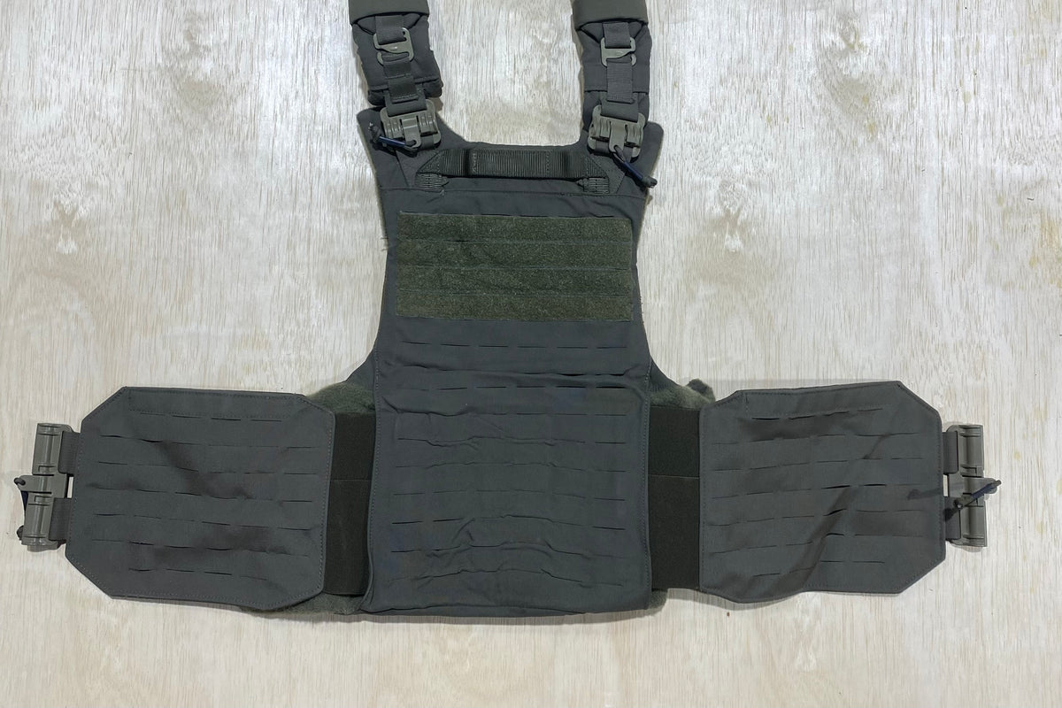 First Spear Armor Carrier Small #8. Siege-R Optimized. No Armor Included. Light usage.