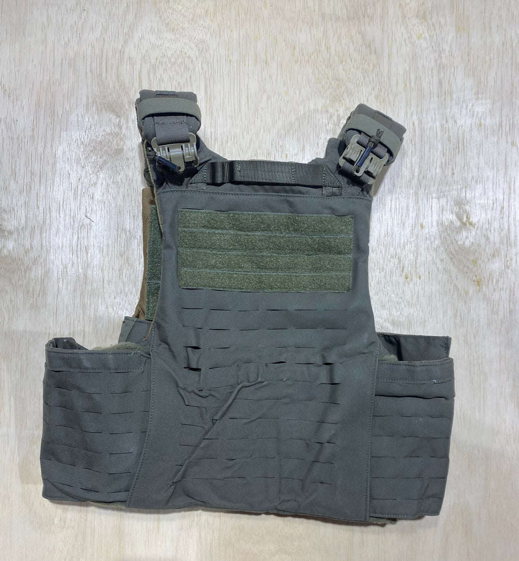 First Spear Armor Carrier Medium #1. Siege-R Optimized. No Armor Included. Feels & Look Brand New.