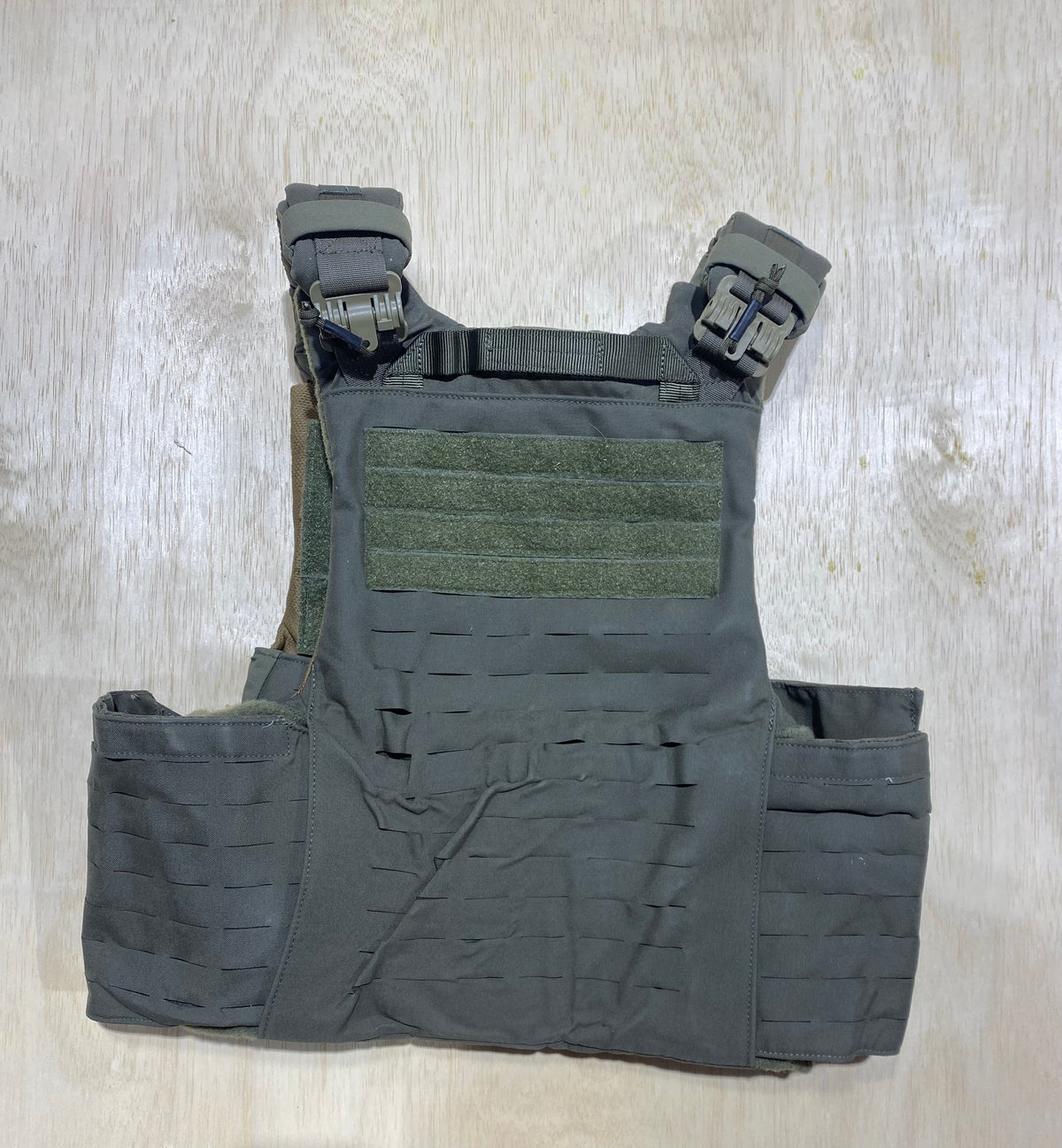 First Spear Armor Carrier Medium #1. Siege-R Optimized. No Armor Included. Feels & Look Brand New.
