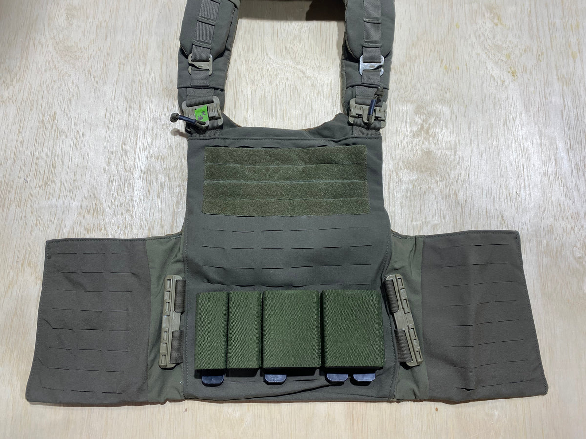 First Spear Armor Carrier Medium #2. Siege-R Optimized. No Armor Included. Light usage.
