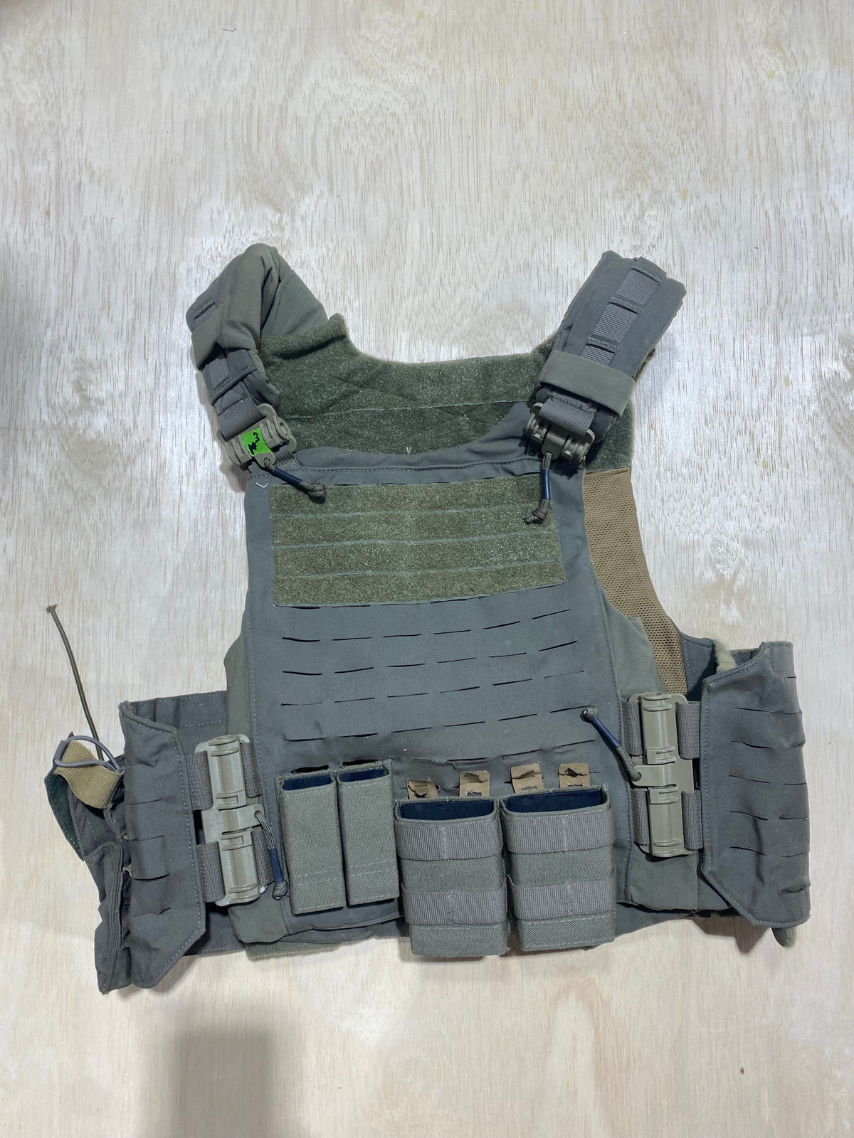 First Spear Armor Carrier Medium #3. Siege-R Optimized. No Armor Included. Light usage.