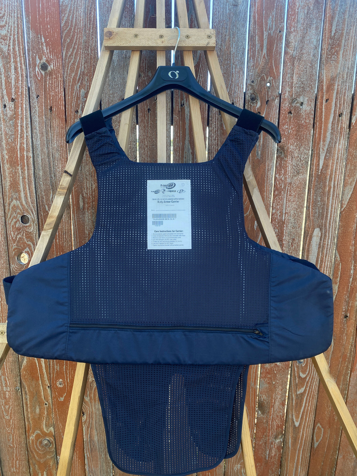 Point Blank Concealable Body Armor PACA #BBA10. Size 56 R Color Navy. Looks & feel brand new.