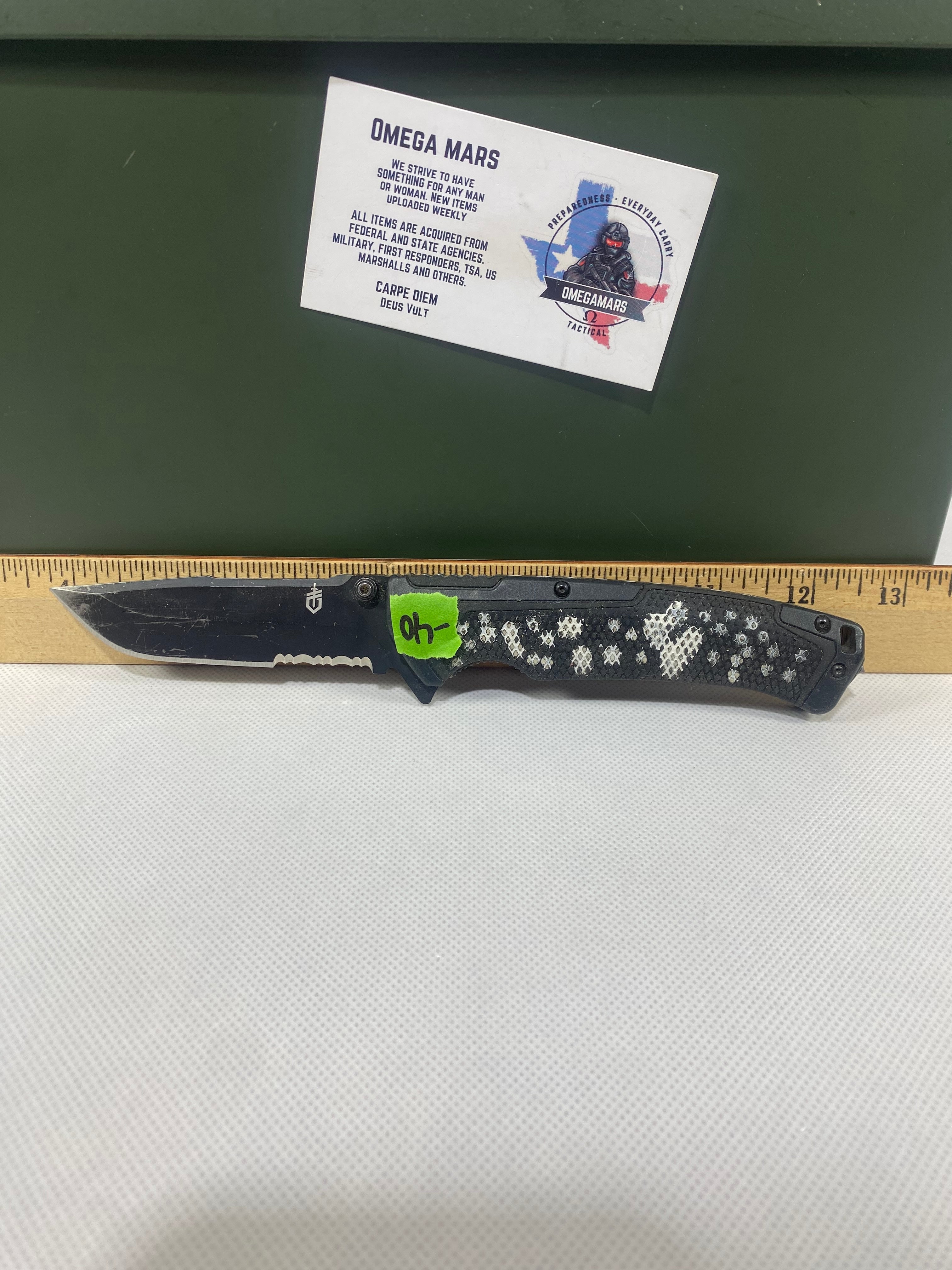Gerber #-40. Decree. Light usage. Resharpened. Missing Pocket Clip. Dings on blade.