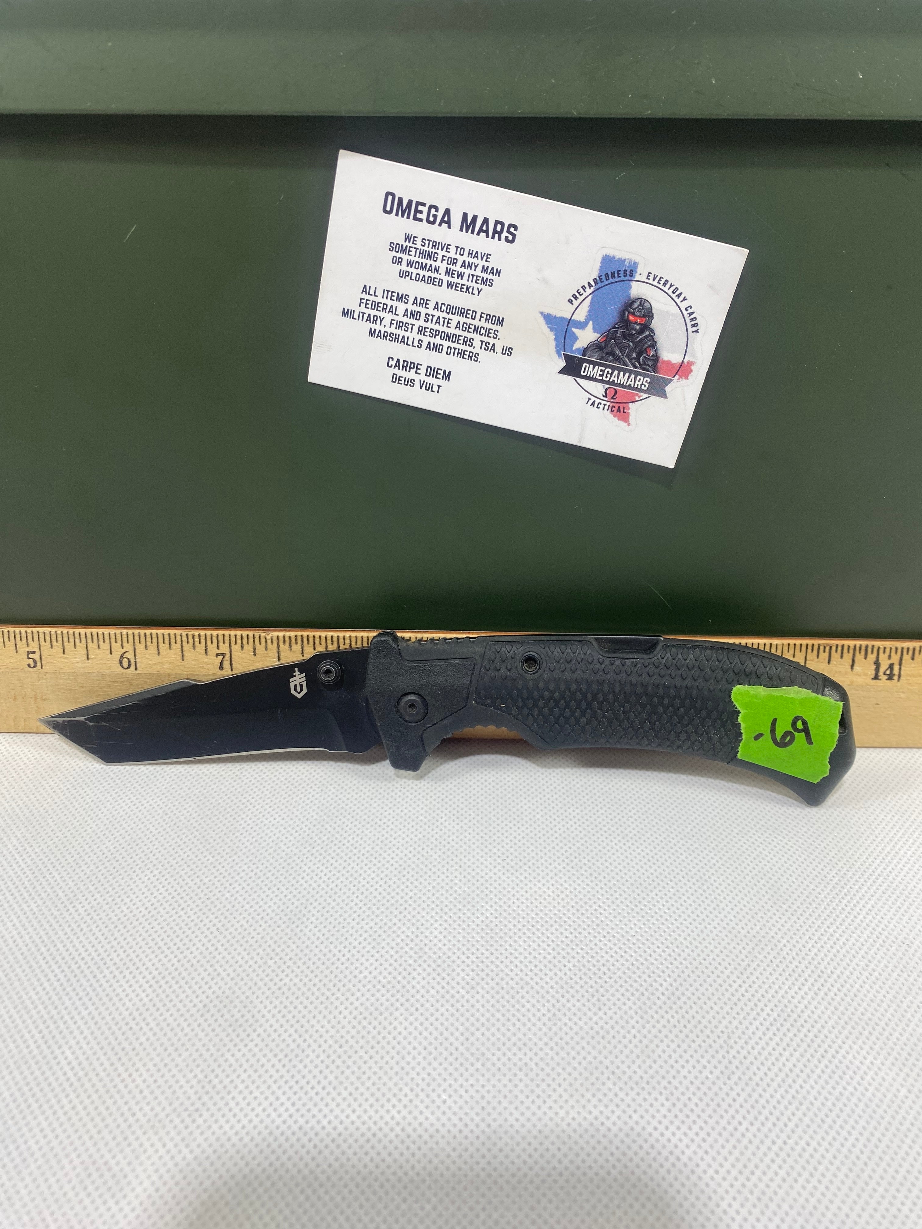 Gerber #-69. Edic. Light usage. Resharpened. Pocket Clip broken. Little dirty.