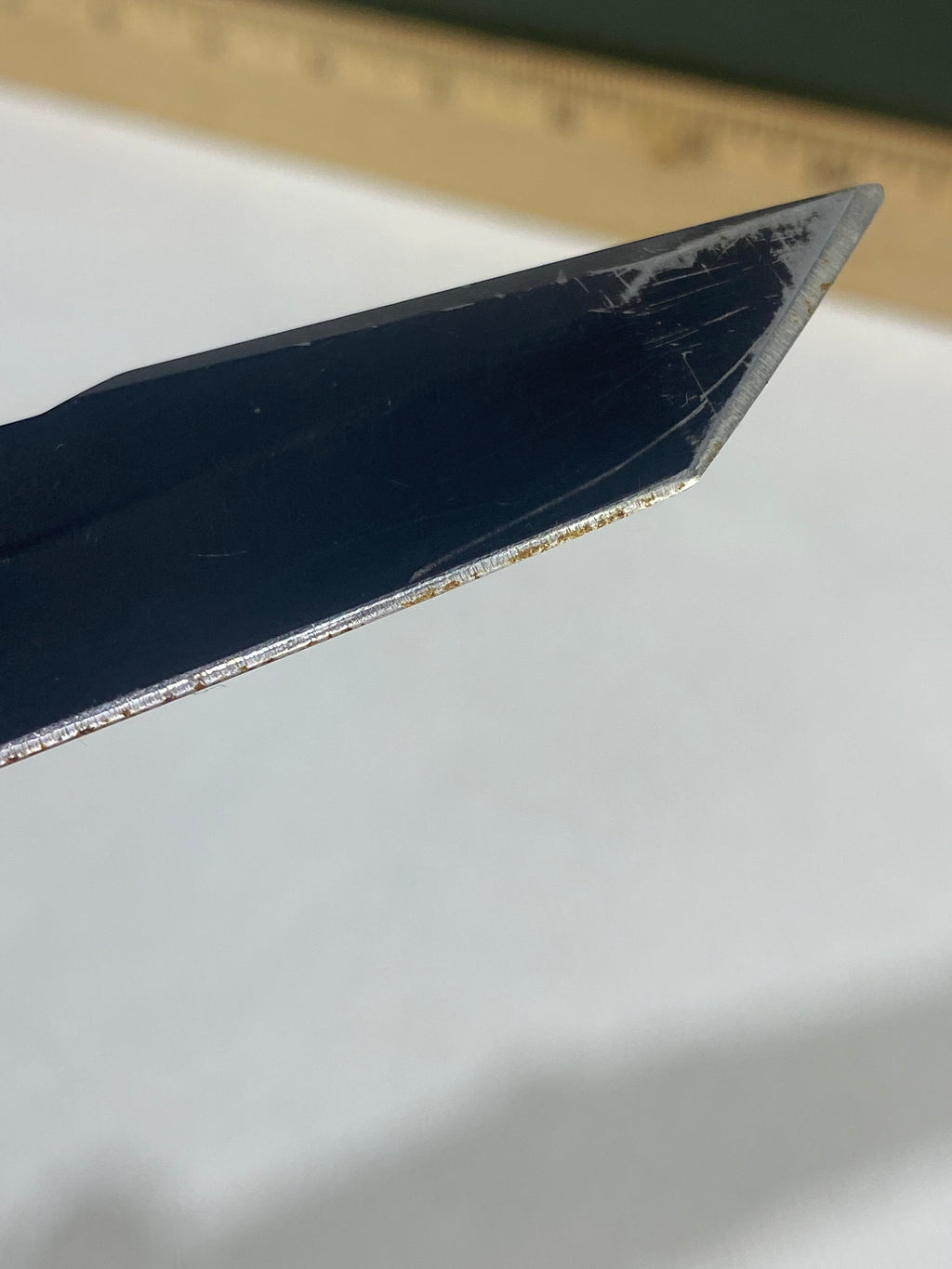 Gerber #-69. Edic. Light usage. Resharpened. Pocket Clip broken. Little dirty.