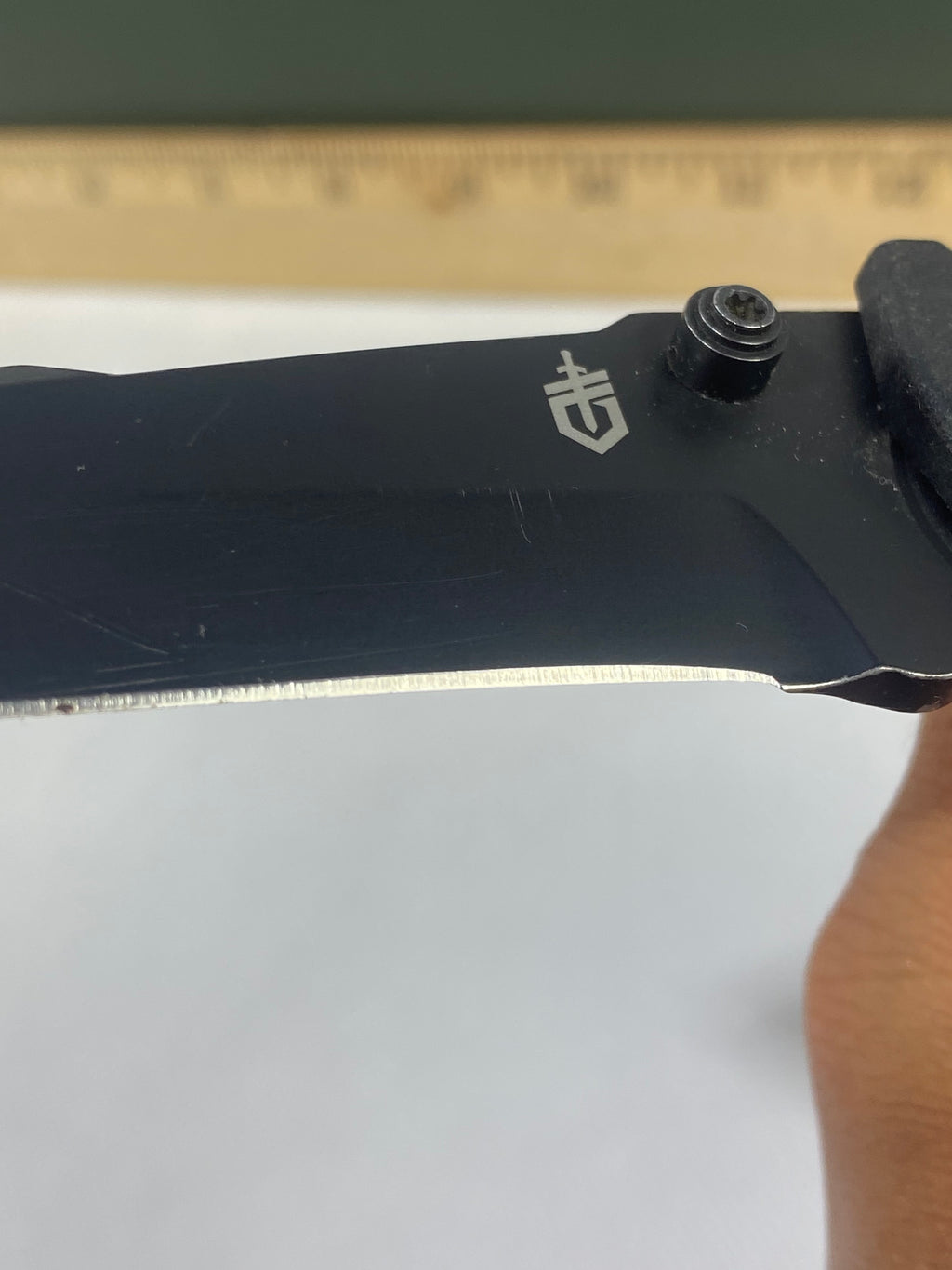 Gerber #-69. Edic. Light usage. Resharpened. Pocket Clip broken. Little dirty.