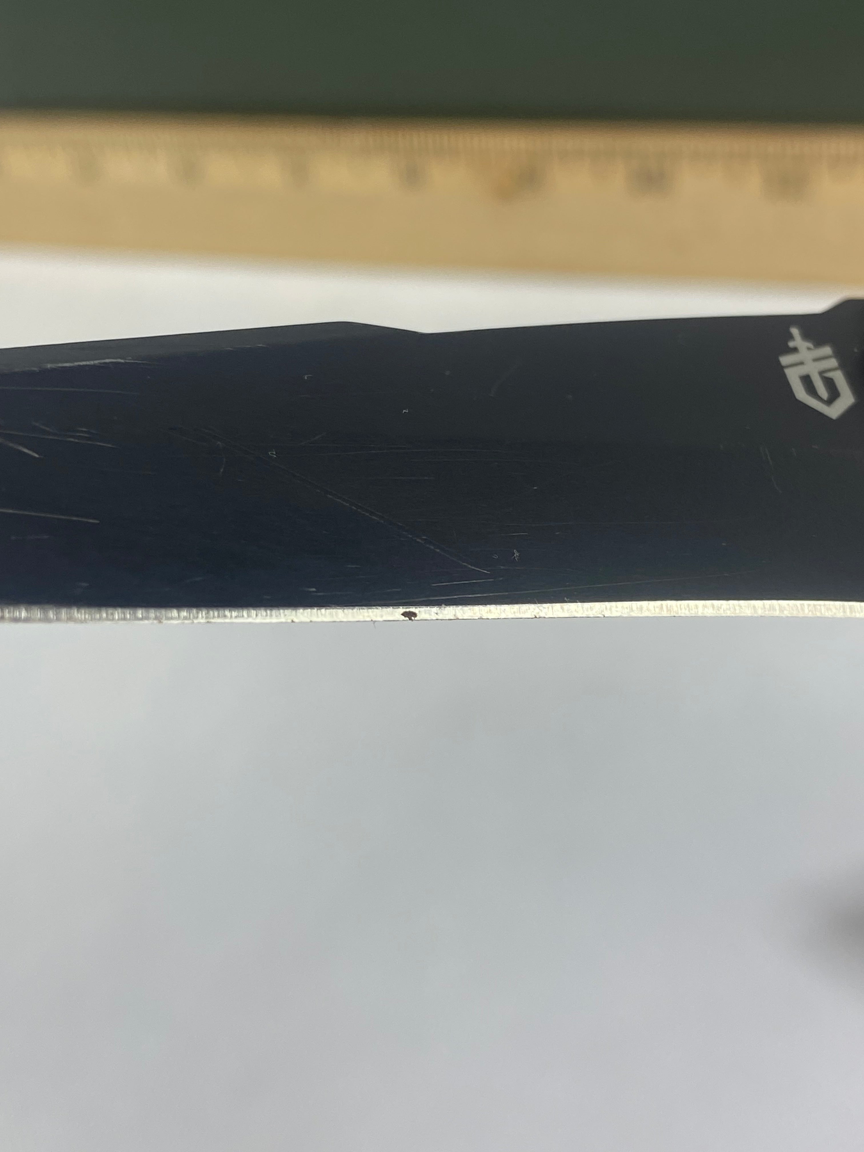 Gerber #-69. Edic. Light usage. Resharpened. Pocket Clip broken. Little dirty.